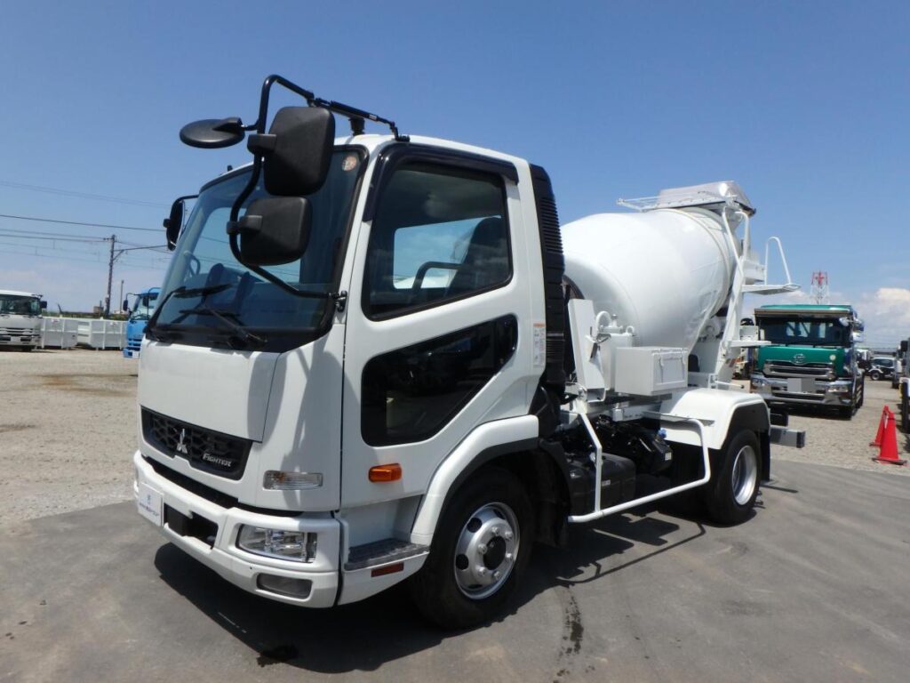 4トンミキサー車1.5㎥（カヤバ）新古車